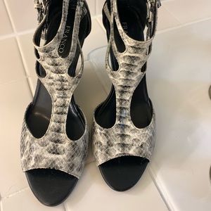 Stylish wedge open toe